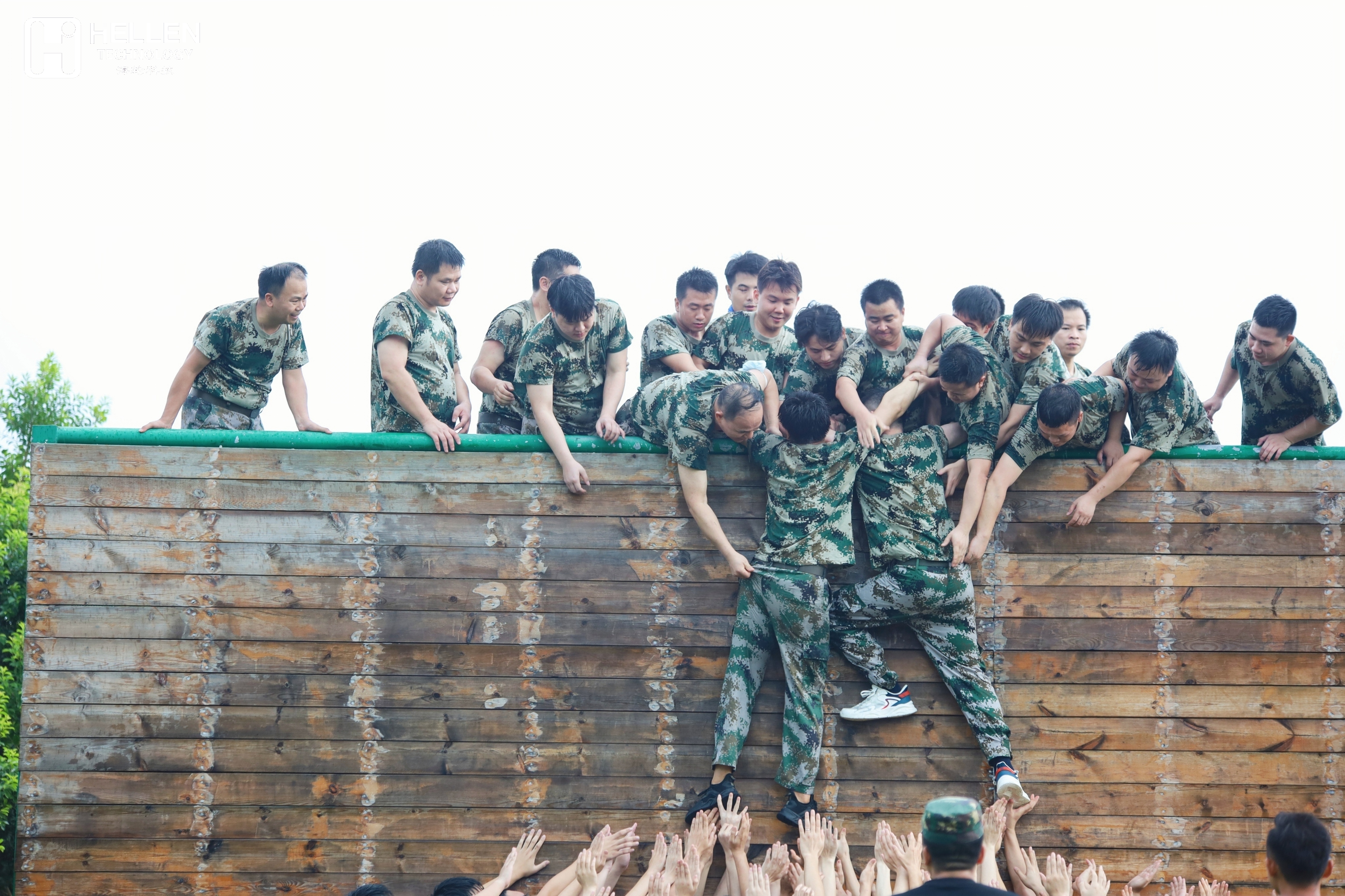2022年15vip太阳成科技军事拓展团建（下）   2022年8月13日